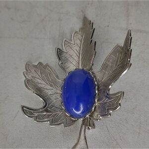 Large silver brooche with a lapis‎ stone